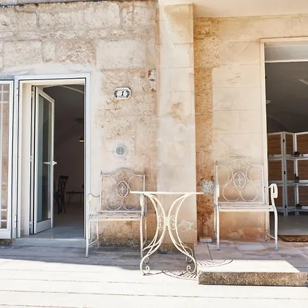 Equorum Prospectus 1 - Centro - Semesterbostad