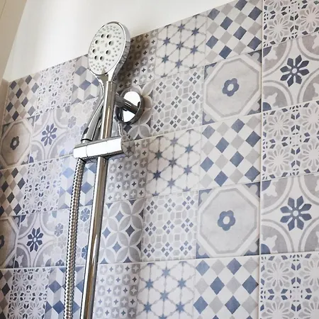 Equorum Prospectus 1 - Centro - Semesterbostad *