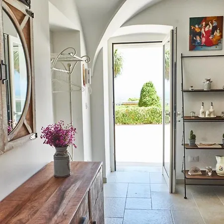 Equorum Prospectus 1 - Centro - Semesterbostad Ostuni